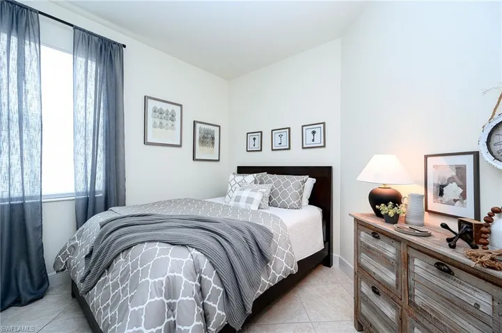 Den/alternate guest bedroom