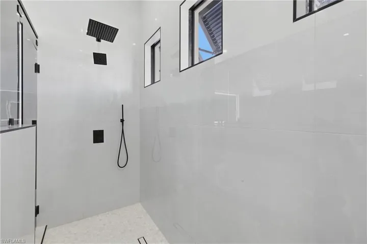 Full bathroom featuring a tile shower