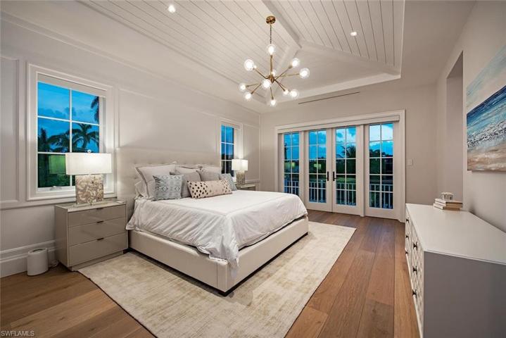 140  5th S AVE, NAPLES, FL 34102
