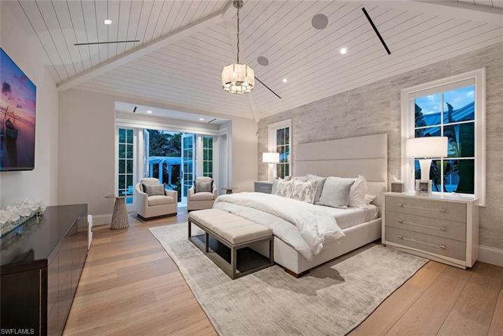 140  5th S AVE, NAPLES, FL 34102