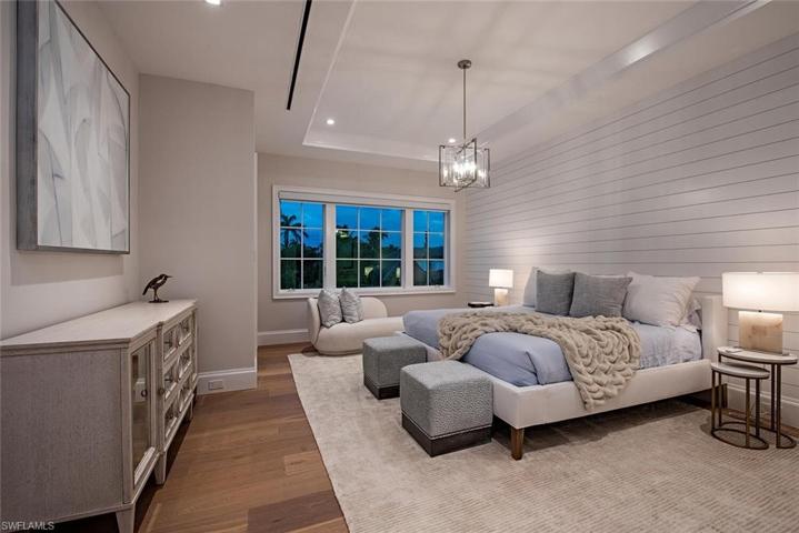 140  5th S AVE, NAPLES, FL 34102