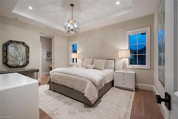140  5th S AVE, NAPLES, FL 34102