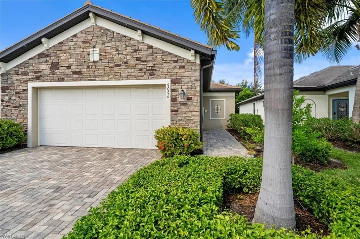 9086 Woodhurst Dr, Naples, Florida 34120