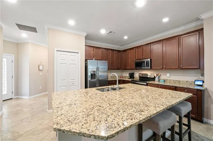 9086 Woodhurst Dr, Naples, Florida 34120