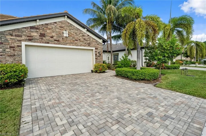 9086 Woodhurst Dr, Naples, Florida 34120