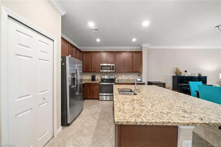9086 Woodhurst Dr, Naples, Florida 34120