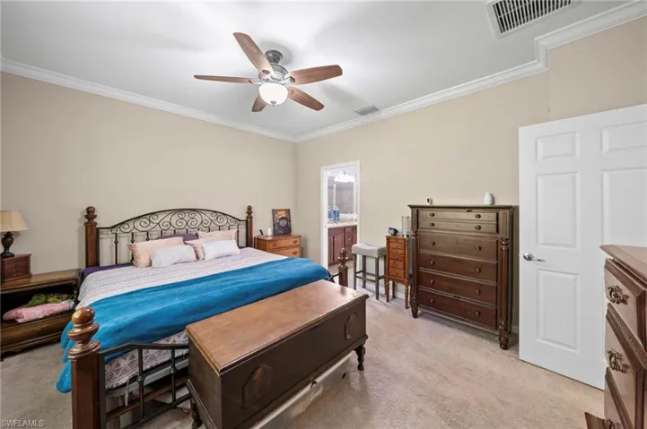 9086 Woodhurst Dr, Naples, Florida 34120