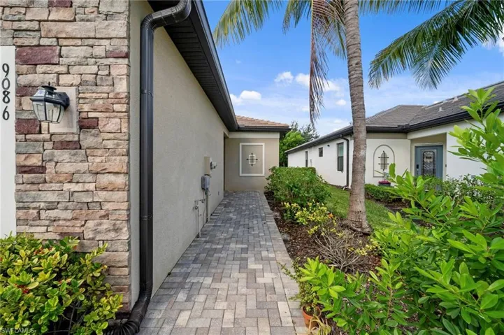 9086 Woodhurst Dr, Naples, Florida 34120
