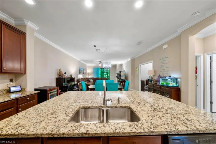 9086 Woodhurst Dr, Naples, Florida 34120