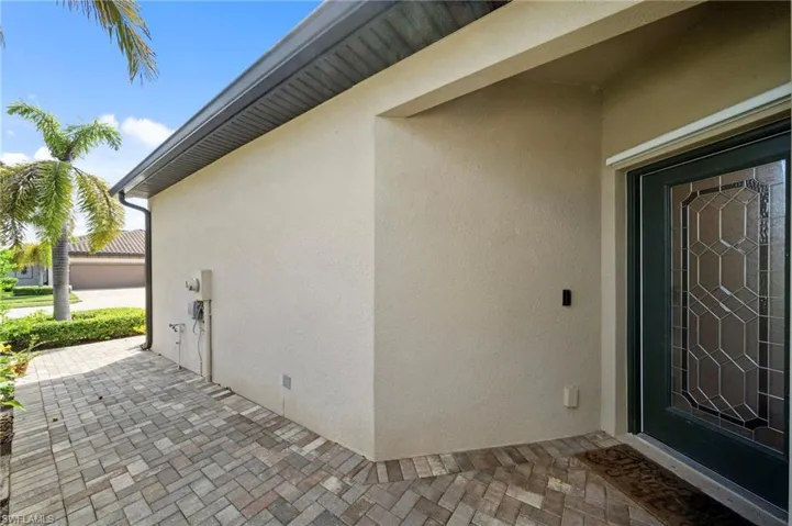 9086 Woodhurst Dr, Naples, Florida 34120