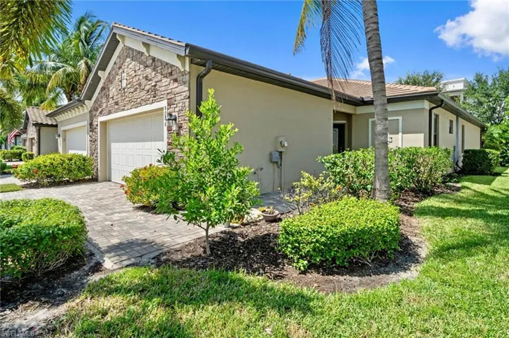 9086 Woodhurst Dr, Naples, Florida 34120
