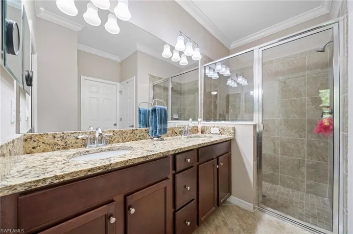 9086 Woodhurst Dr, Naples, Florida 34120