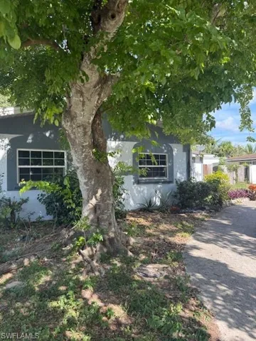 2101  43rd SW TER, Naples, FL 34116