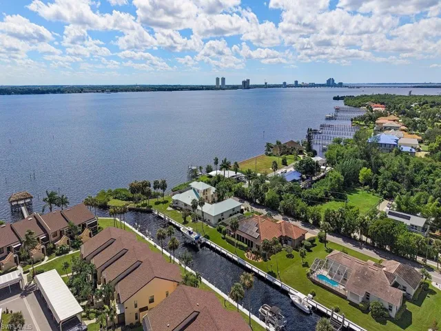 15452 Admiralty Cir 3, North Fort Myers, Florida 33917