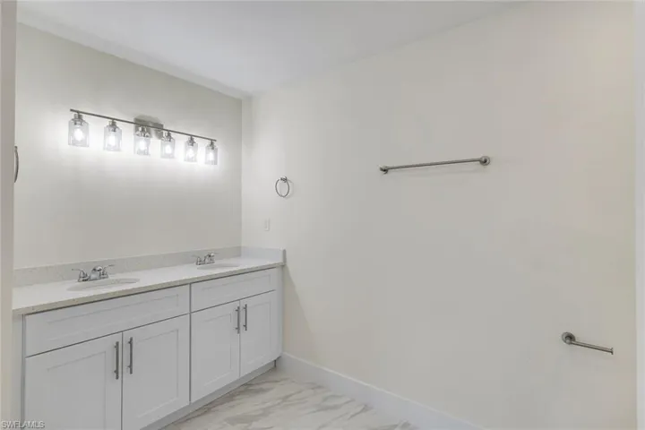 owner's ensuite bath/bano principal