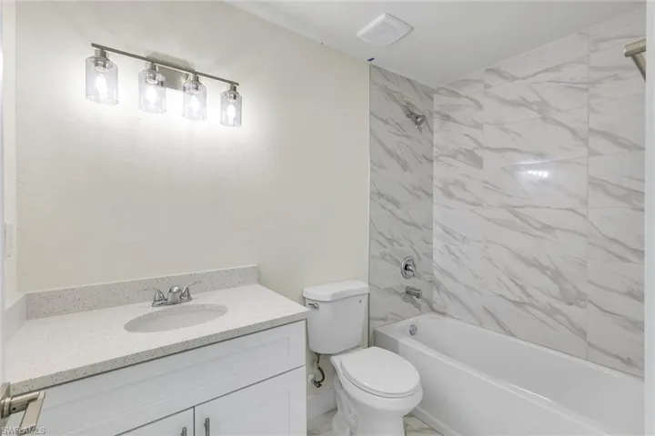third guest bathroom/tercer bano de invitados