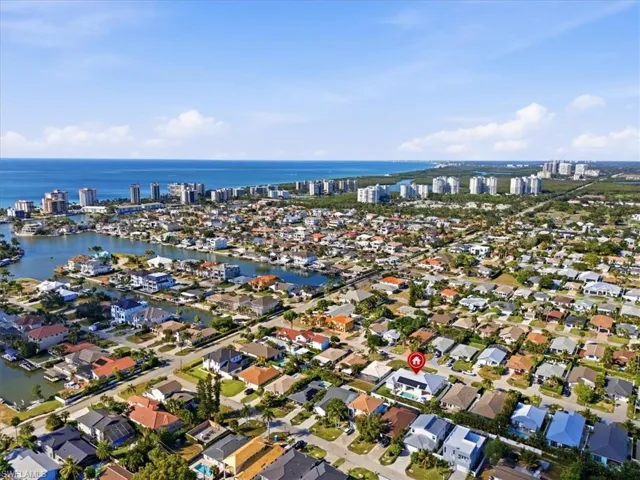 Fantastic location in North Naples - close to the beach, Mercato's shops, restaurants, Whole Foods, Trader Joe's, The Ritz Carlton and easy access to I-75
