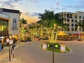 Mercato - a quick few blocks away. Restaurants, Nightlife, Movies, Shopping