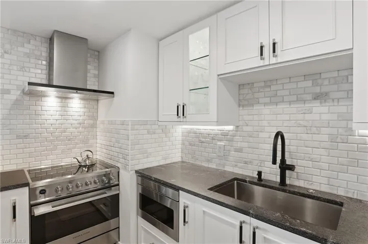 3443 Gulf Shore Blvd N 714, Naples, Florida 34103