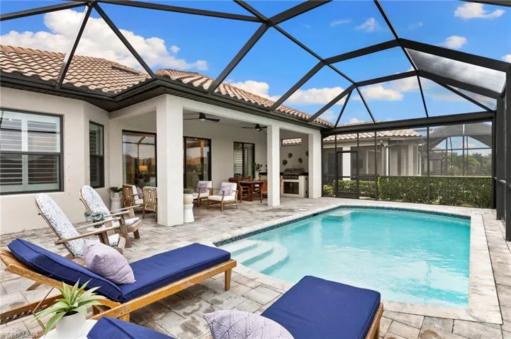 Pool/Lanai View