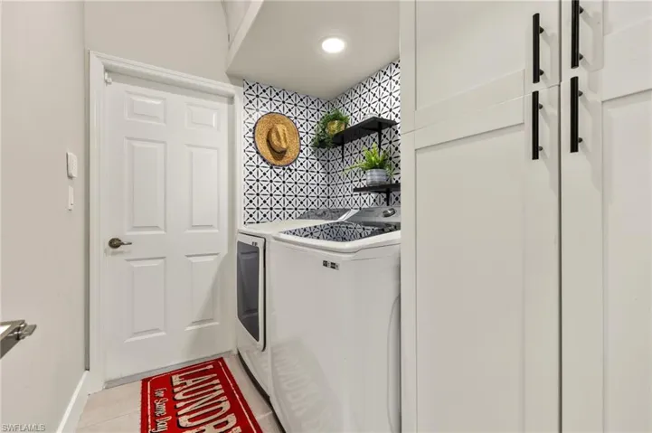 New 2024 Samsung washing machine and dryer.