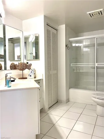 Hall/Guest Bath