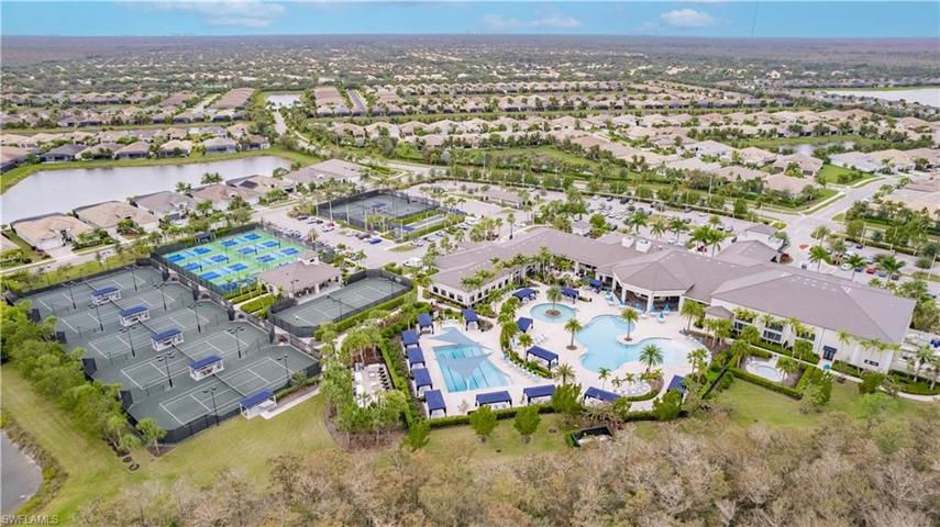 See all the water?  There is a lap pool, a resistance pool, a resort style freeform pool, and a spa to relax those muscles.  The men's and women's locker rooms also have saunas-