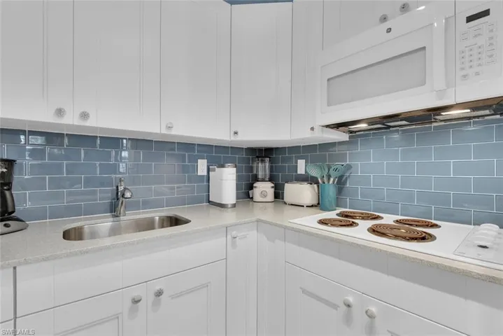 1295  Gulf Shore S BLVD, Naples, FL 34102