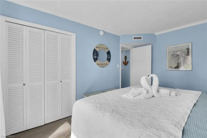 1295  Gulf Shore S BLVD, Naples, FL 34102