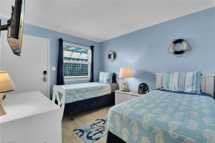 1295  Gulf Shore S BLVD, Naples, FL 34102