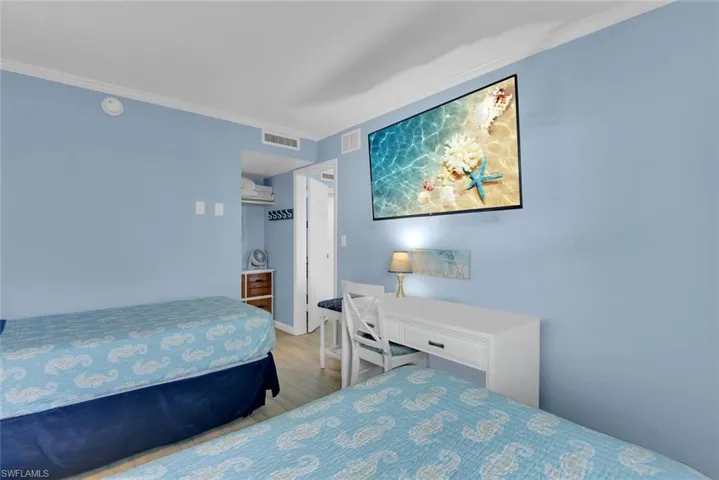 1295  Gulf Shore S BLVD, Naples, FL 34102