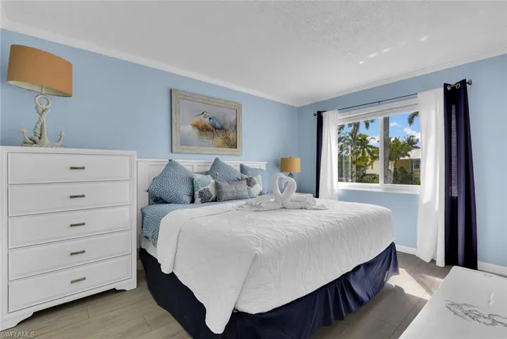 1295  Gulf Shore S BLVD, Naples, FL 34102