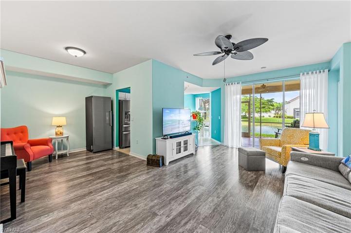 Living/Dining Areas with Lake Views