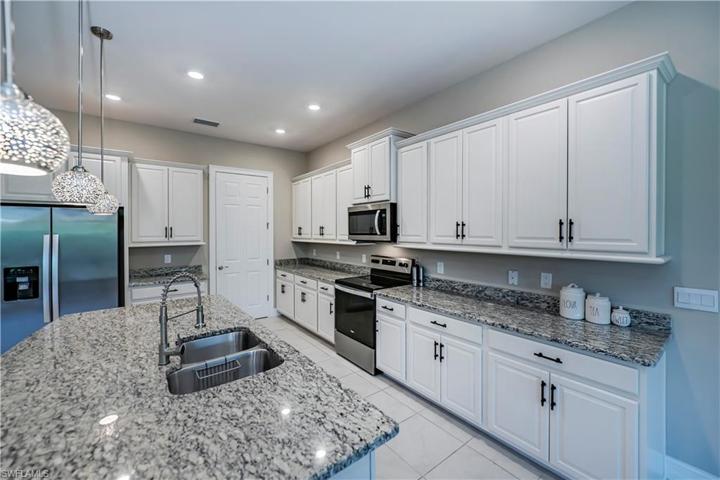 Spacious and Stunning Open Kitchen