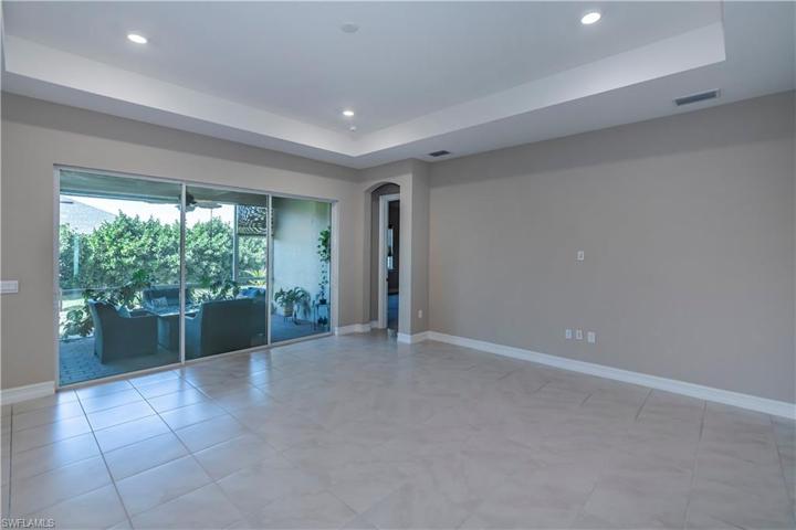 3350 Acapulco CIR, CAPE CORAL FL 33909