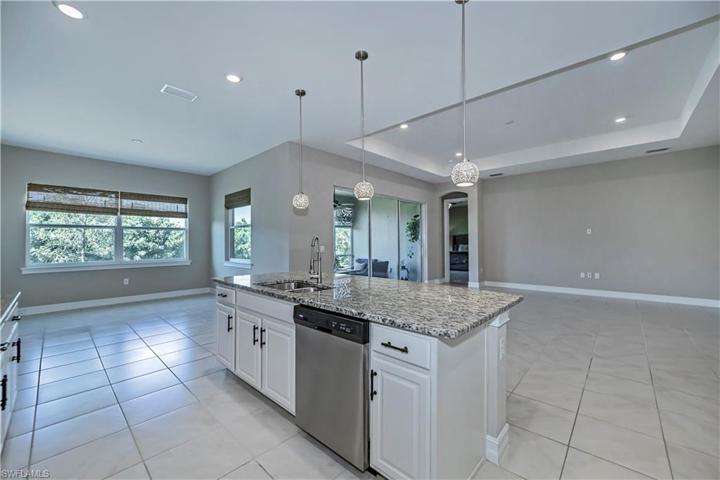 3350 Acapulco CIR, CAPE CORAL FL 33909