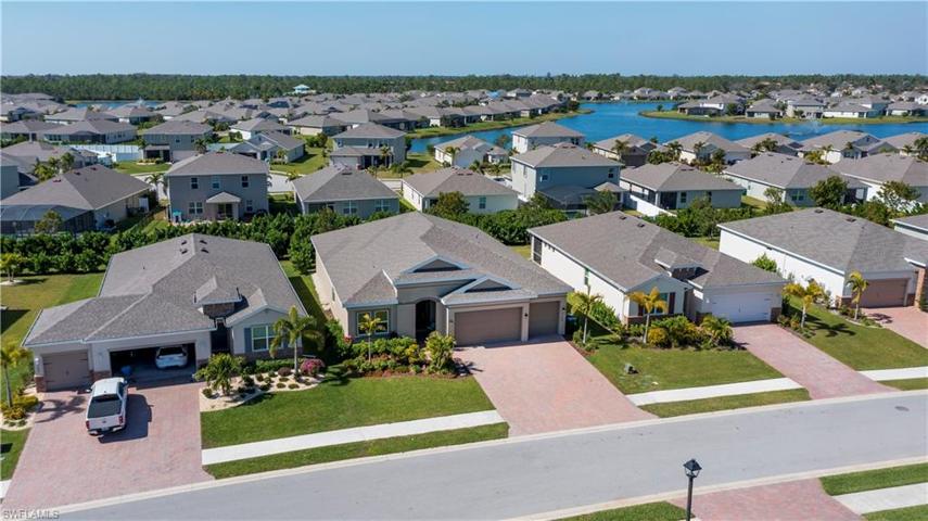 3350 Acapulco CIR, CAPE CORAL FL 33909