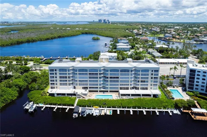 Plenty of docks for your use.  Never fully occupied!