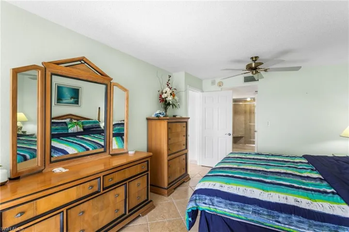 Large walk in closet and en suite bathroom!