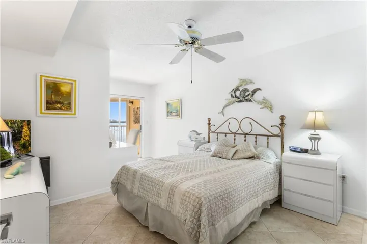 Spacious guest bedroom!
