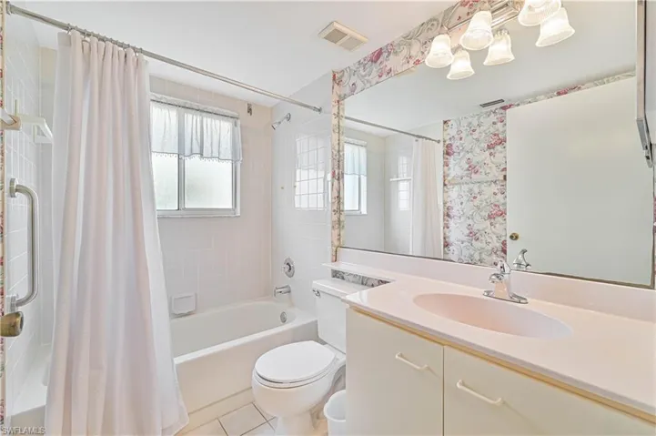 7718  Jewel  LN, Naples, FL 34109