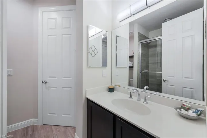 Upstairs Bath 1