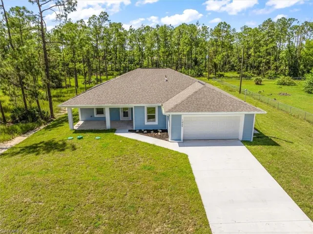 This home has a 3 dimensional shingle roof that is also a hip roof to get you the optimal insurance discount.