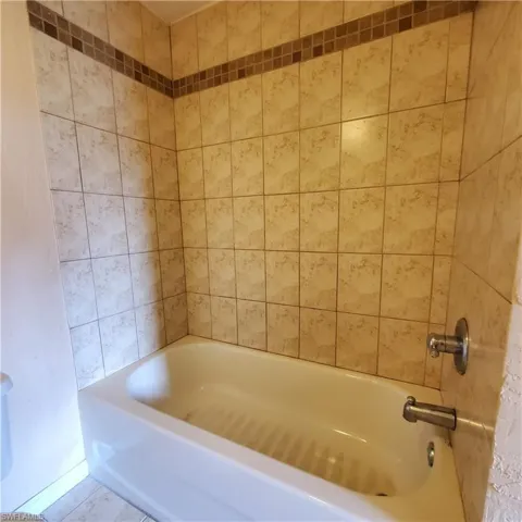 Full bath with shower / bathtub combination