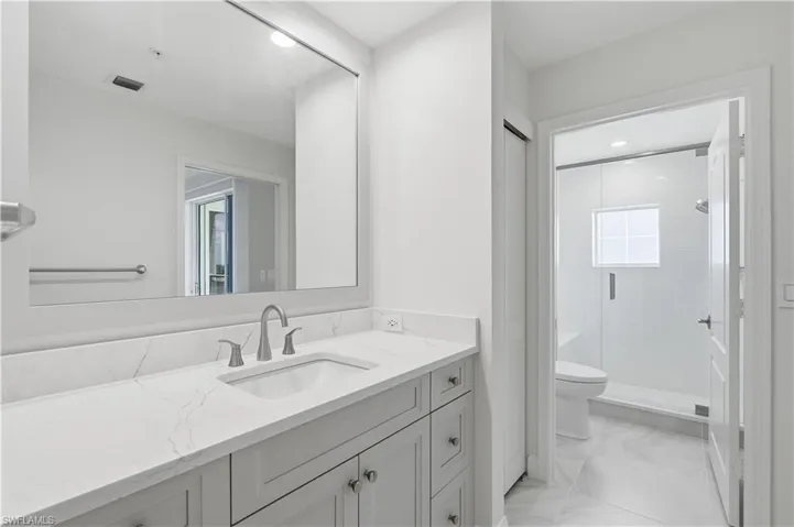 Guest bath with a tub/shower combination and plenty of counter space.