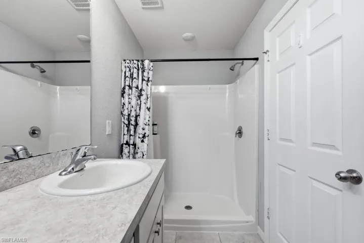 132 Ne 16th Ter, Cape Coral, Florida 33909