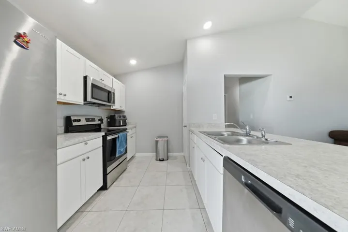 132 Ne 16th Ter, Cape Coral, Florida 33909