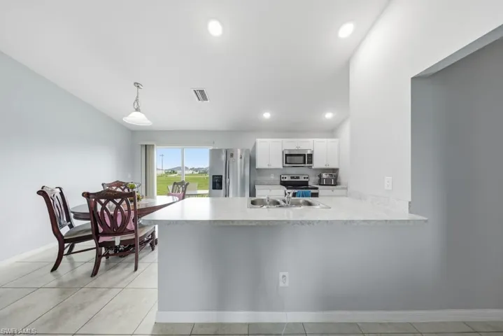 132 Ne 16th Ter, Cape Coral, Florida 33909