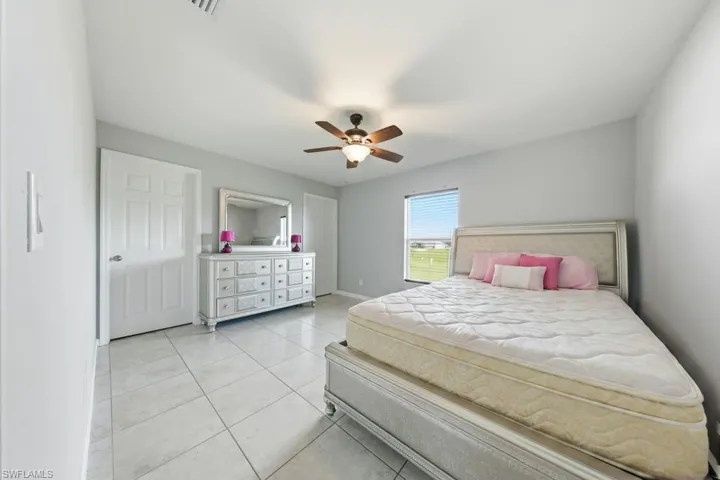 132 Ne 16th Ter, Cape Coral, Florida 33909