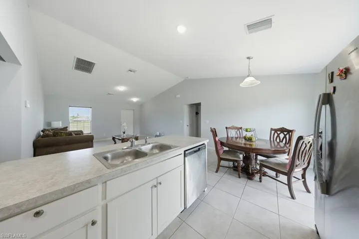 132 Ne 16th Ter, Cape Coral, Florida 33909